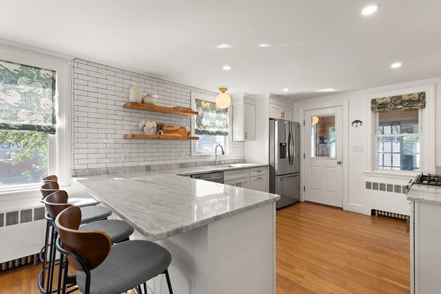 11 Riverside Ave, Quincy, MA 02169