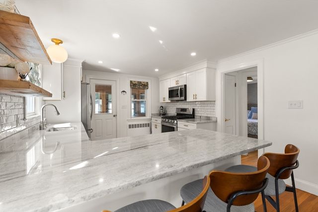 11 Riverside Ave, Quincy, MA 02169