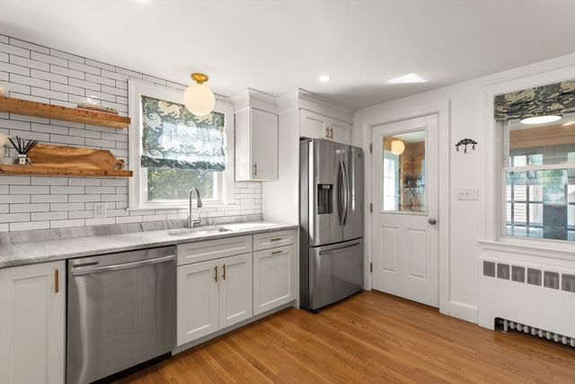 11 Riverside Ave, Quincy, MA 02169