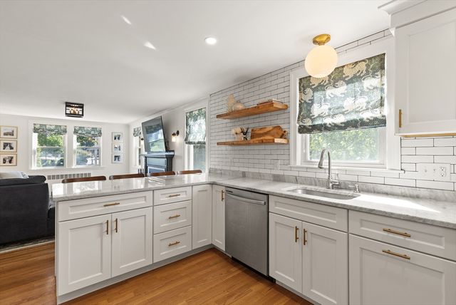 11 Riverside Ave, Quincy, MA 02169