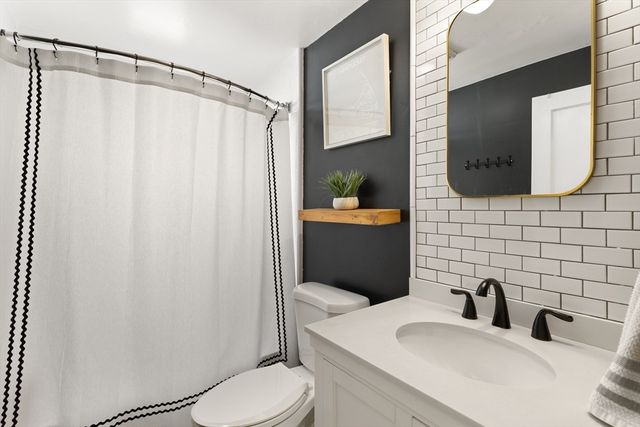 11 Riverside Ave, Quincy, MA 02169