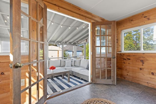 11 Riverside Ave, Quincy, MA 02169