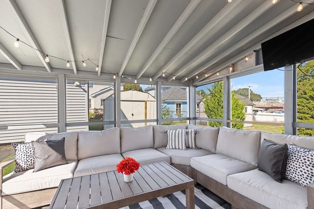 11 Riverside Ave, Quincy, MA 02169