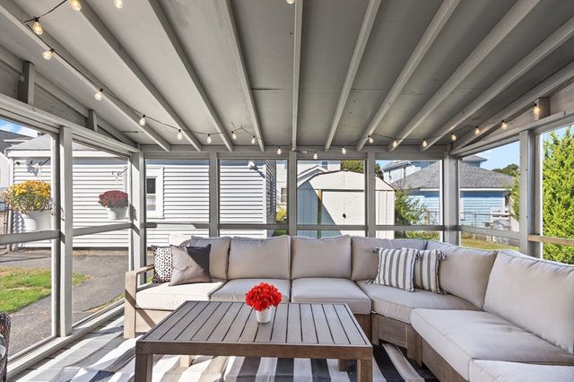 11 Riverside Ave, Quincy, MA 02169