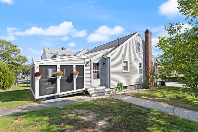11 Riverside Ave, Quincy, MA 02169