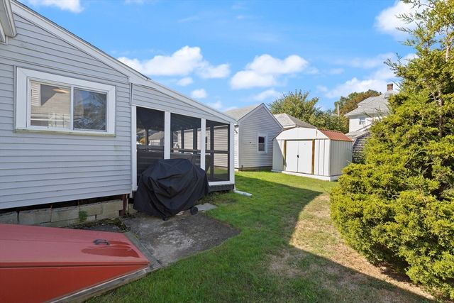 11 Riverside Ave, Quincy, MA 02169