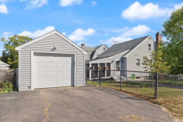 11 Riverside Ave, Quincy, MA 02169