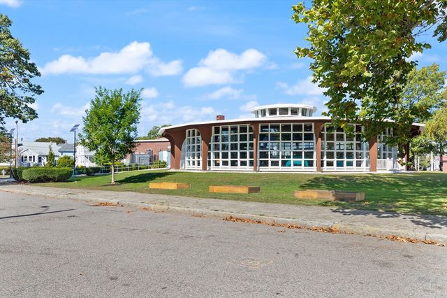 11 Riverside Ave, Quincy, MA 02169