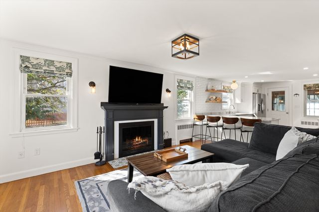 11 Riverside Ave, Quincy, MA 02169