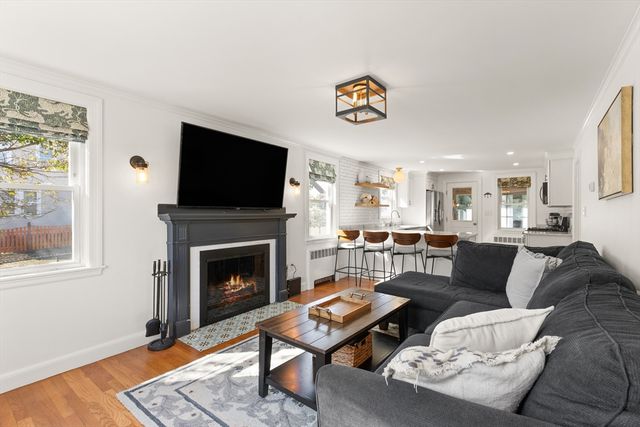 11 Riverside Ave, Quincy, MA 02169