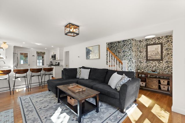 11 Riverside Ave, Quincy, MA 02169