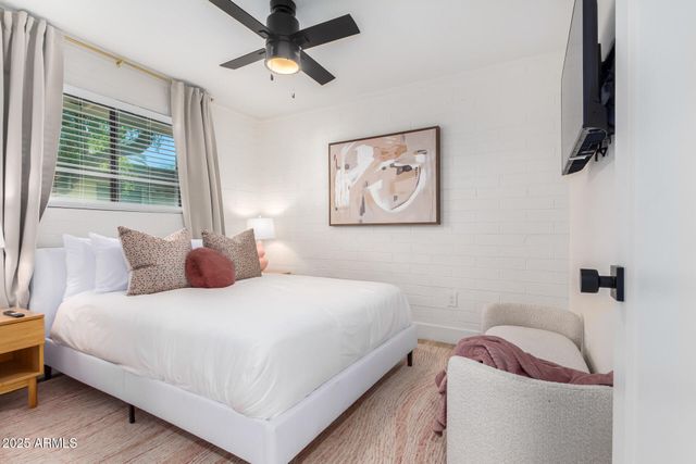 6631 E CHEERY LYNN Road 1, Scottsdale, AZ 85251