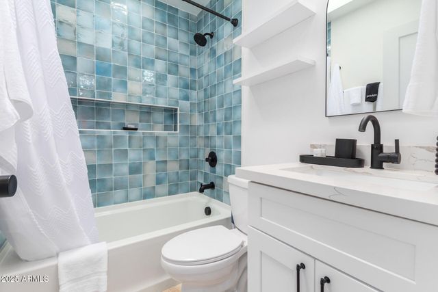 6631 E CHEERY LYNN Road 1, Scottsdale, AZ 85251