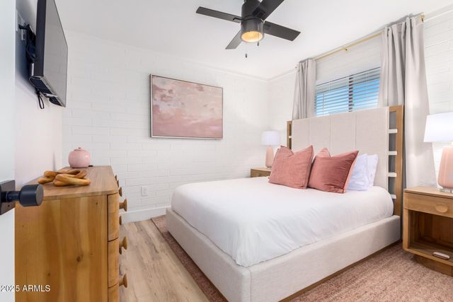 6631 E CHEERY LYNN Road 1, Scottsdale, AZ 85251