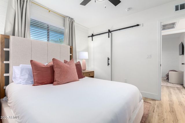 6631 E CHEERY LYNN Road 1, Scottsdale, AZ 85251