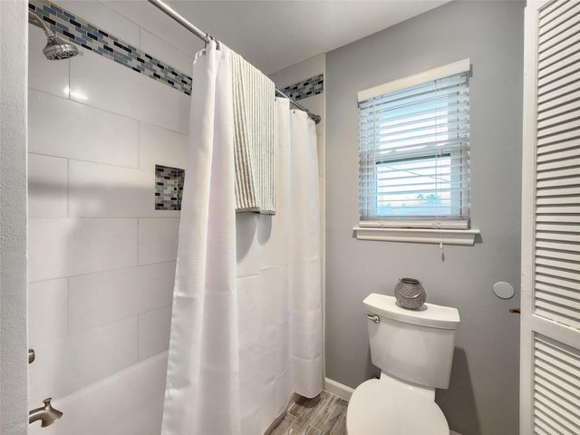 288 Ling Street, Bayou Vista, TX 77563