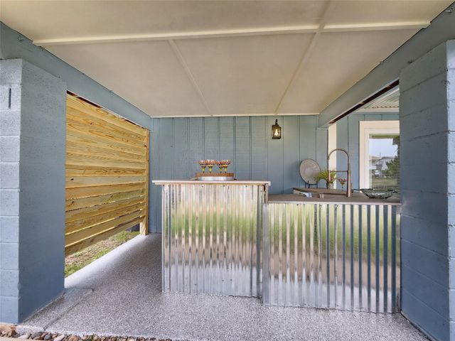288 Ling Street, Bayou Vista, TX 77563