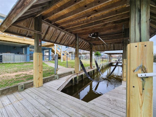 288 Ling Street, Bayou Vista, TX 77563