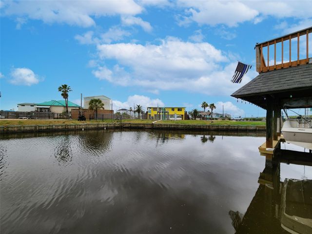 288 Ling Street, Bayou Vista, TX 77563