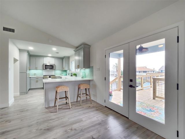 288 Ling Street, Bayou Vista, TX 77563