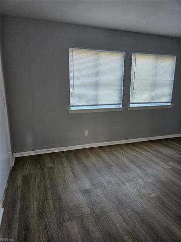 8 Pollux Cir E Apt 3, Portsmouth, VA 23701