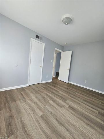 8 Pollux Cir E Apt 3, Portsmouth, VA 23701