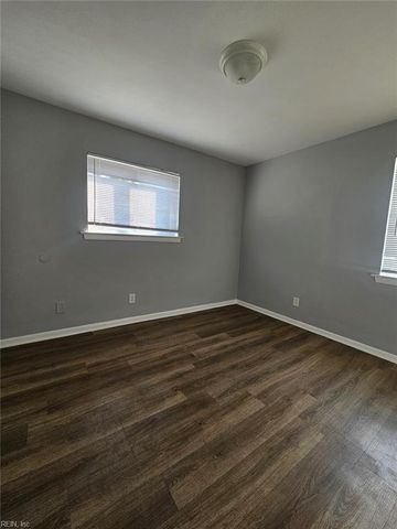 8 Pollux Cir E Apt 3, Portsmouth, VA 23701