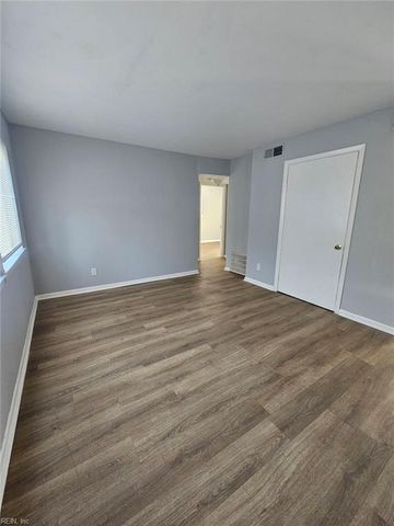 8 Pollux Cir E Apt 3, Portsmouth, VA 23701
