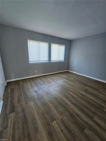 8 Pollux Cir E Apt 3, Portsmouth, VA 23701