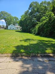 XX ROSE Avenue, Rockford, IL 61102