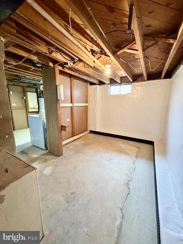 6007 CRAWFORD DR, Rockville, MD 20851