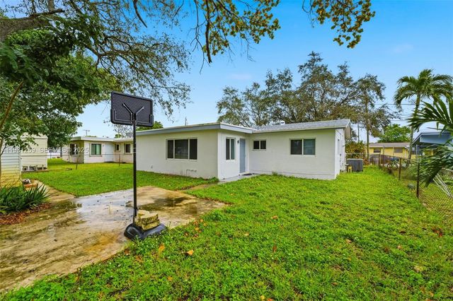 671 NW 23rd Ter, Pompano Beach, FL 33069