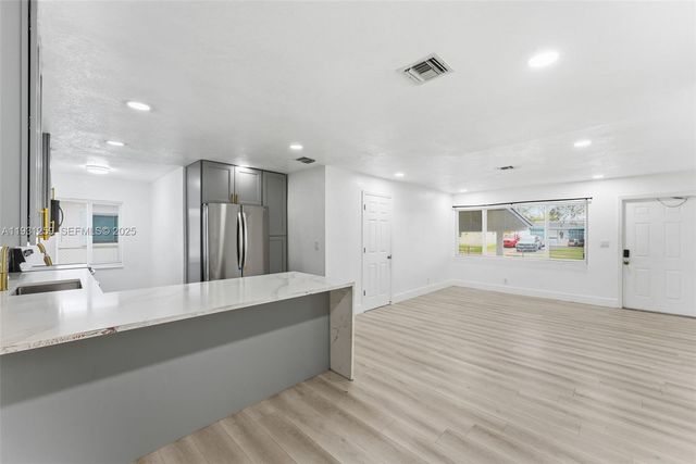 671 NW 23rd Ter, Pompano Beach, FL 33069