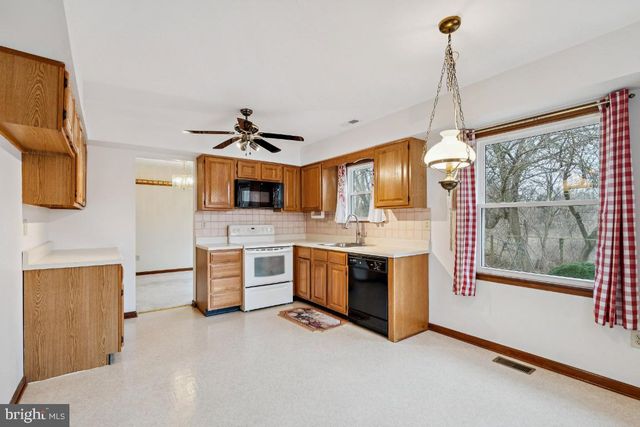 10 STRETCH DR, Mullica Hill, NJ 08062