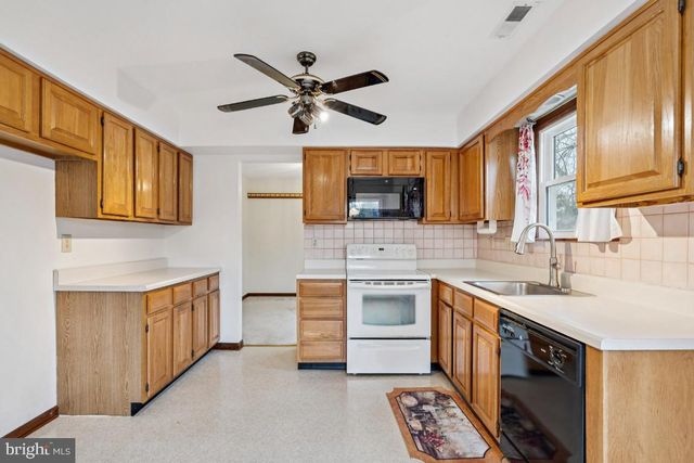 10 STRETCH DR, Mullica Hill, NJ 08062