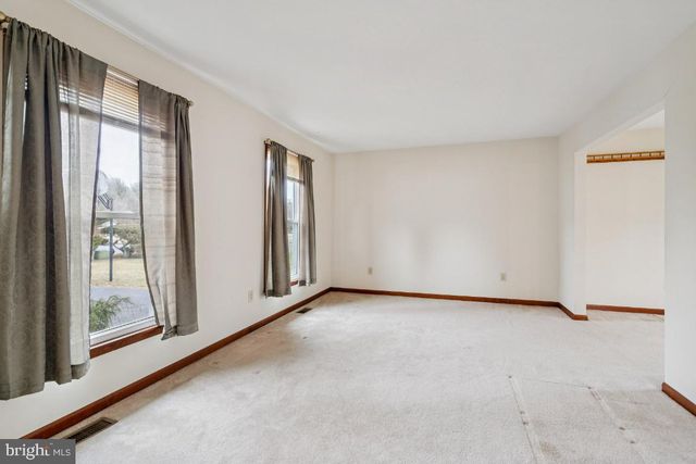 10 STRETCH DR, Mullica Hill, NJ 08062