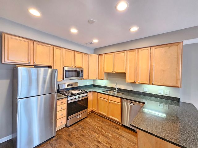 1069 N Marshfield Avenue 2, Chicago, IL 60622