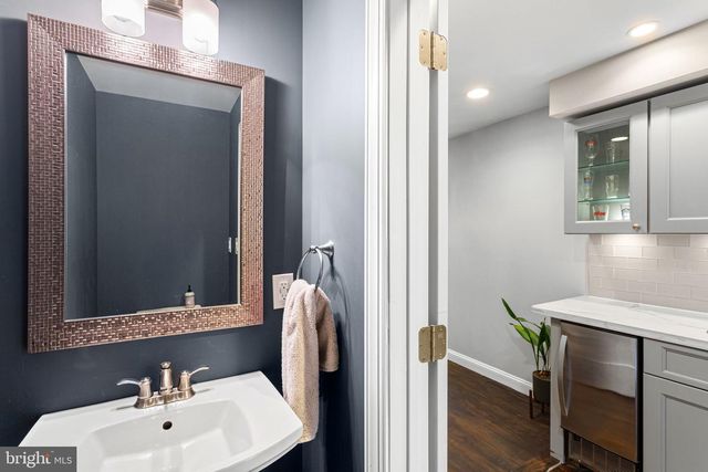 869 N 27TH ST, Philadelphia, PA 19130