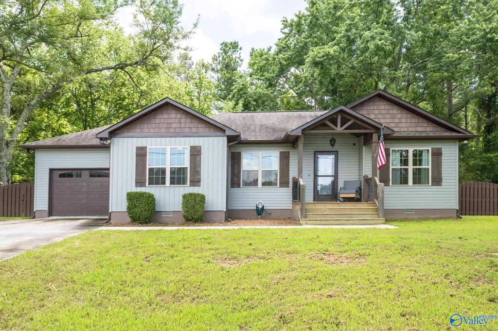 8124 Simpson Point Road, Grant, AL 35747