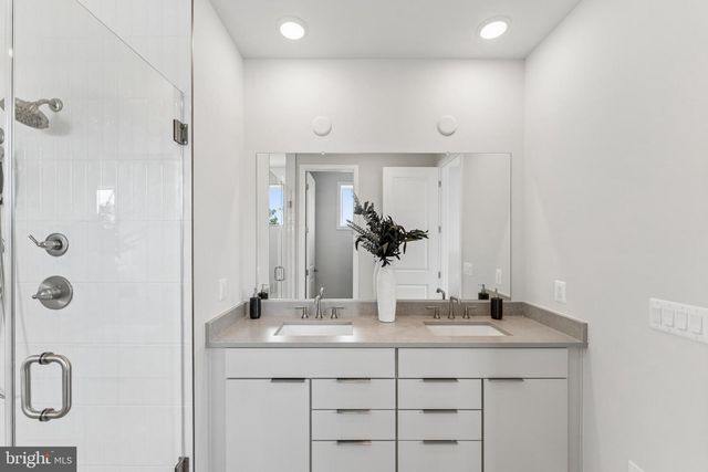 6216 CROSSWIND DR, North Bethesda, MD 20852