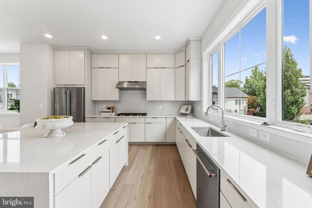 6216 CROSSWIND DR, North Bethesda, MD 20852