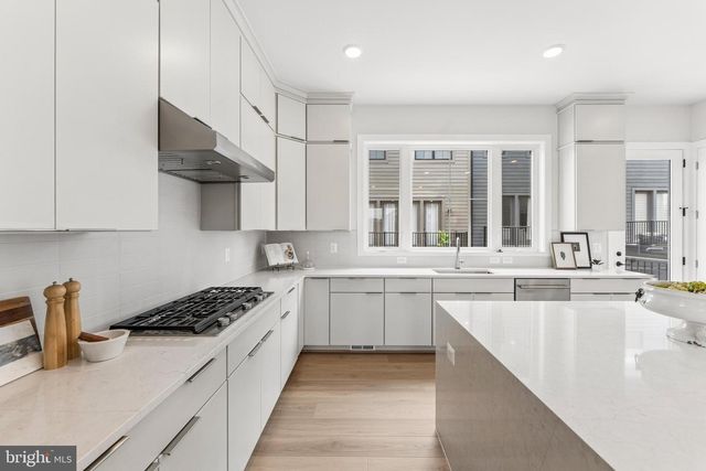6216 CROSSWIND DR, North Bethesda, MD 20852