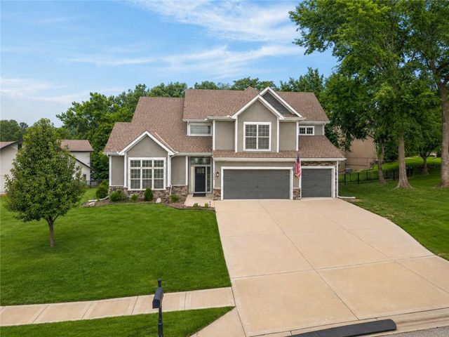 6388 NW Sioux Drive, Parkville, MO 64152