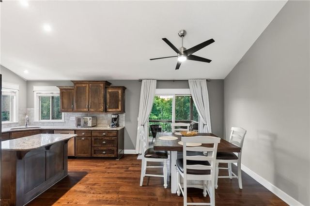 6388 NW Sioux Drive, Parkville, MO 64152