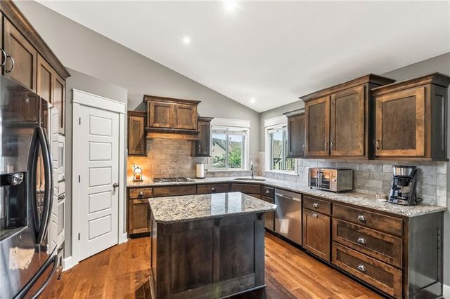 6388 NW Sioux Drive, Parkville, MO 64152