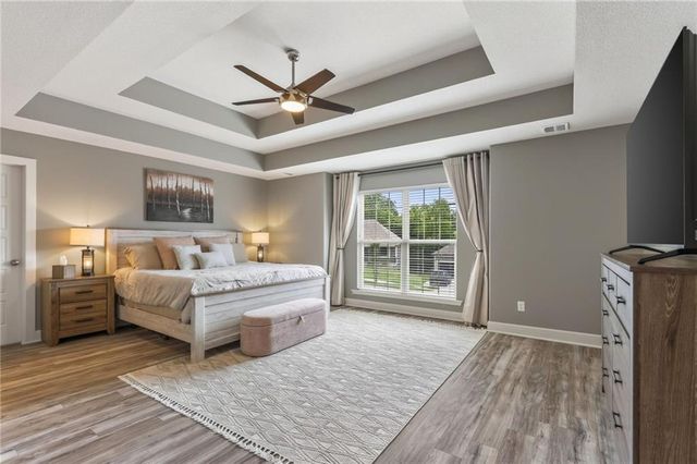 6388 NW Sioux Drive, Parkville, MO 64152