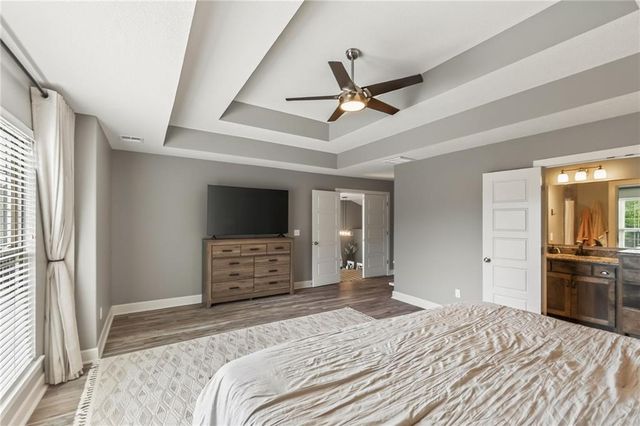 6388 NW Sioux Drive, Parkville, MO 64152