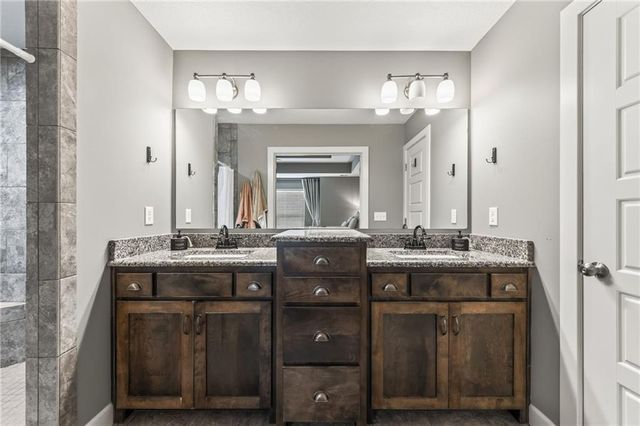 6388 NW Sioux Drive, Parkville, MO 64152