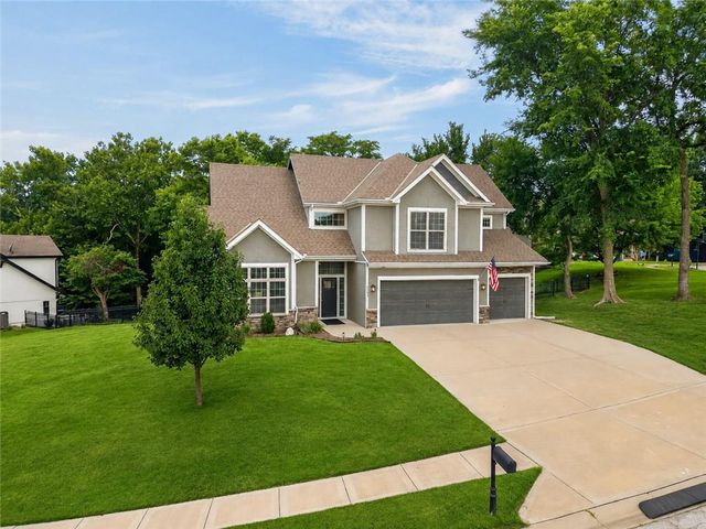 6388 NW Sioux Drive, Parkville, MO 64152