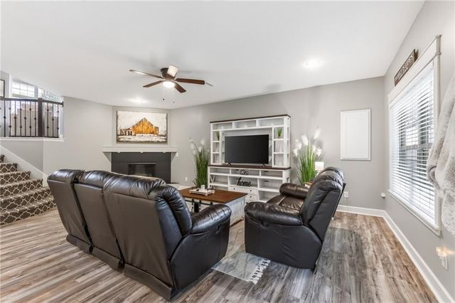 6388 NW Sioux Drive, Parkville, MO 64152